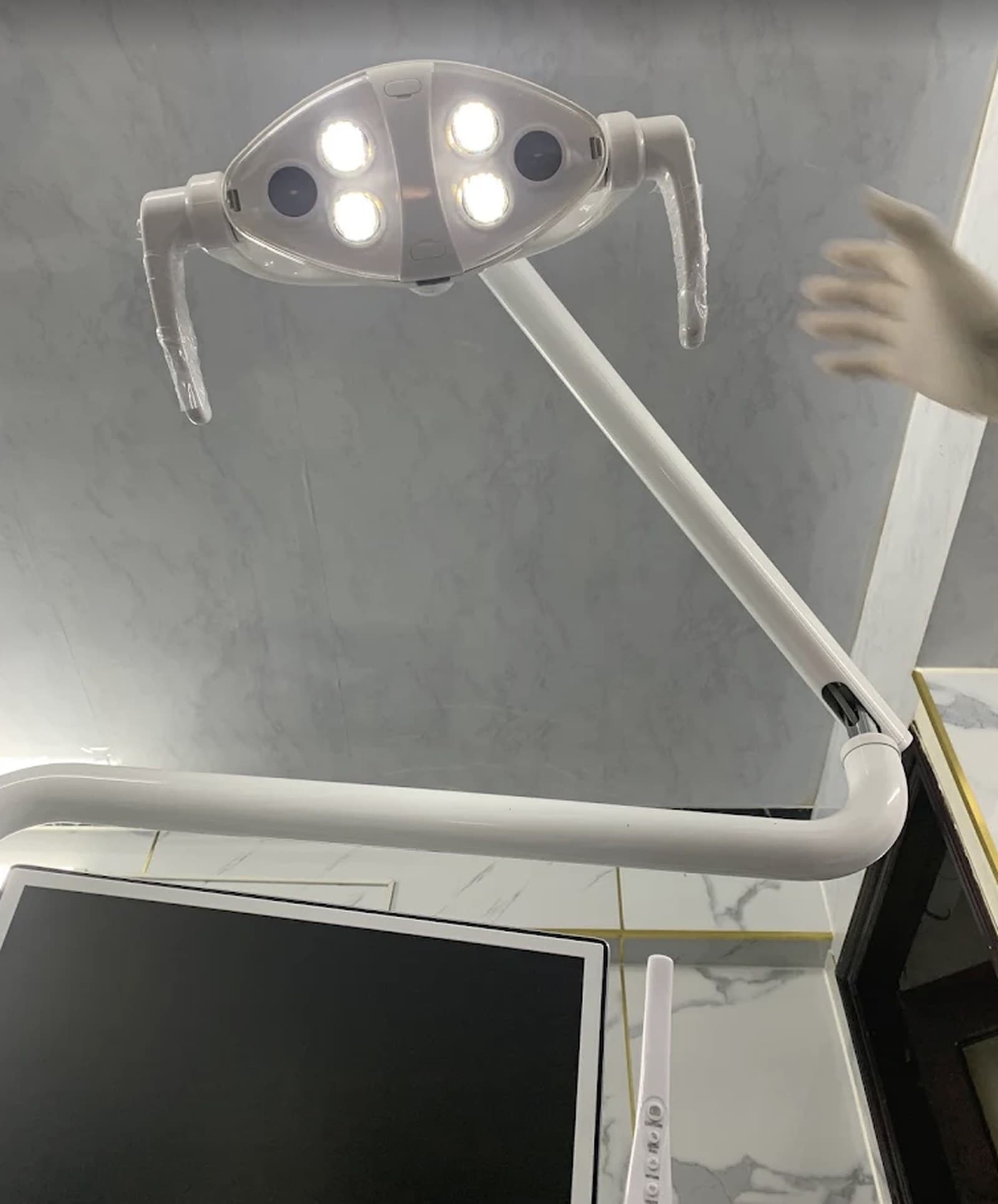 The overhead light above the chair at Ann Dentist