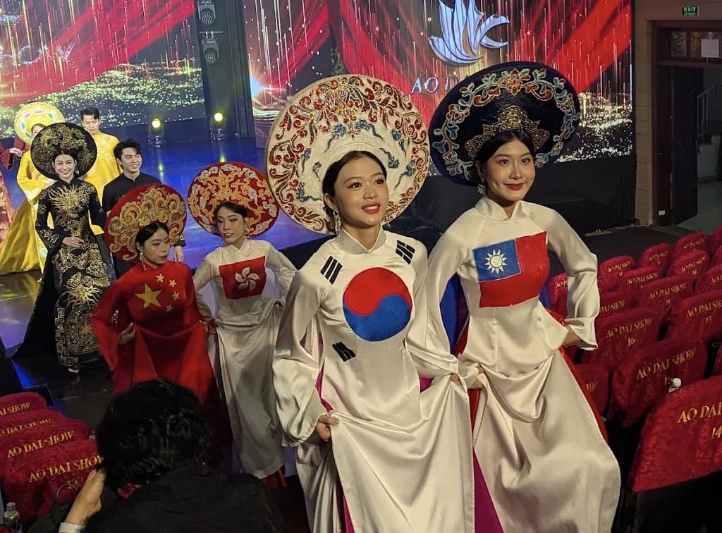 Ao Dai Show, performers walking between the seats after the show