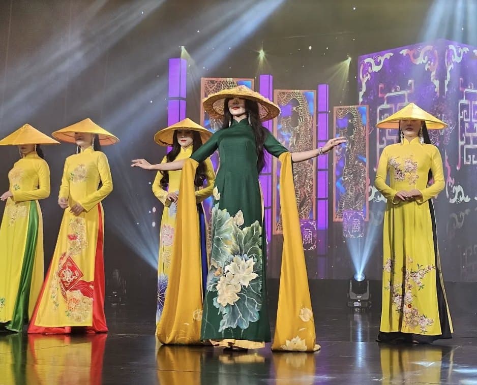 Ao Dai Show, performers in yellow and green ao dai with conical hats