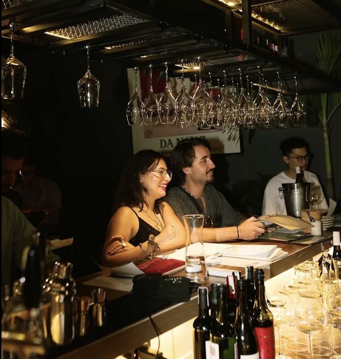 Guests at the bar counter at Cáliz Wine Bar