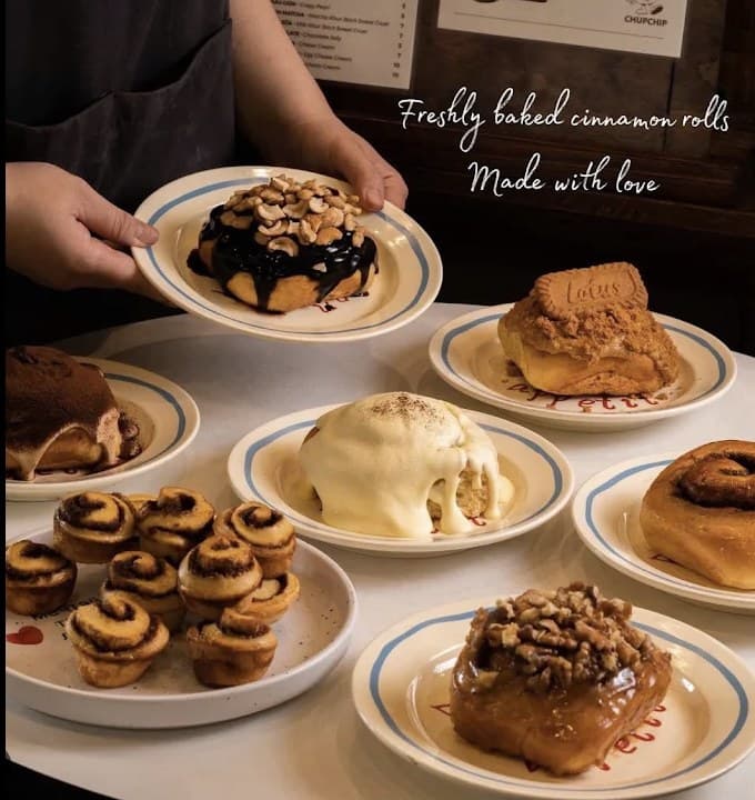Cinnamon rolls in several versions on the table at Chupchip