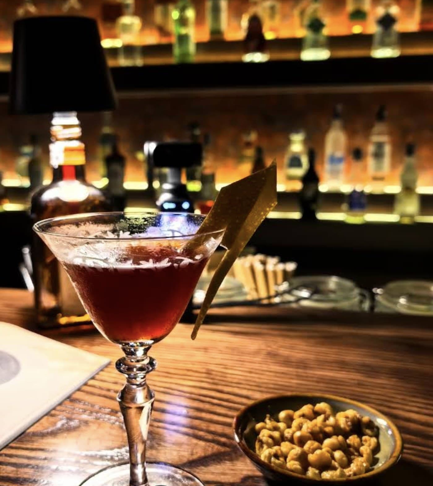 ĐÊM Speakeasy, a drink at the bar