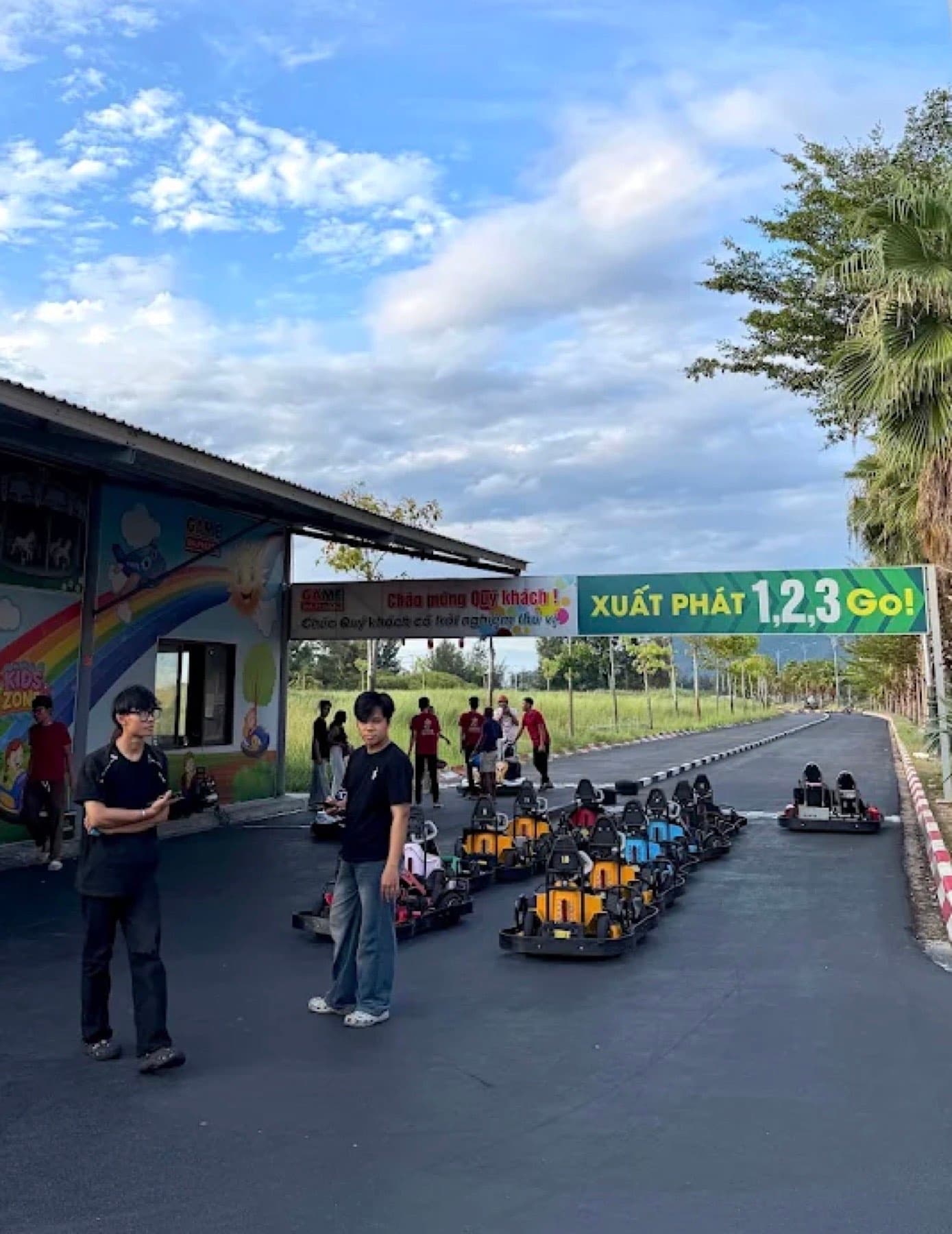 Go Kart Da Phuoc, the track and the start gate in daylight