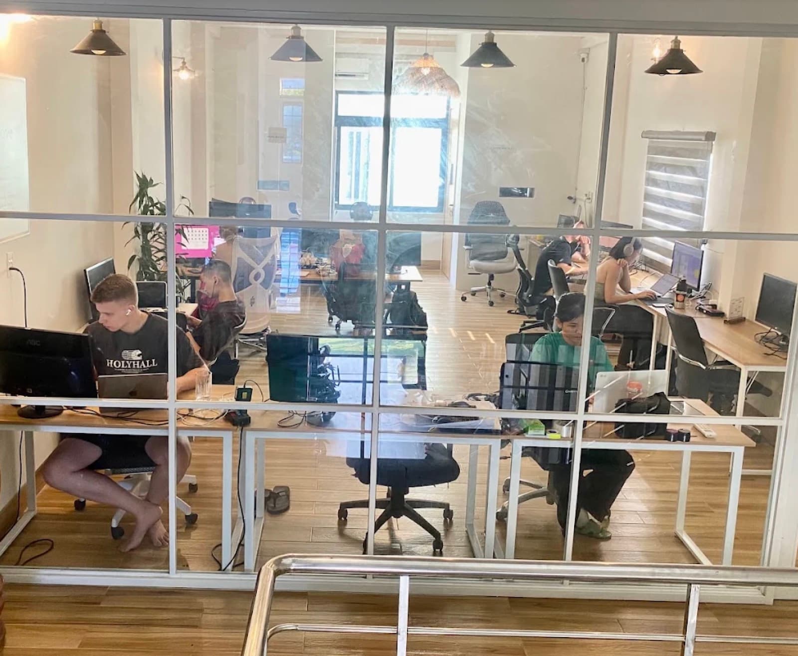 A Quiet Room at Hana's Coworking