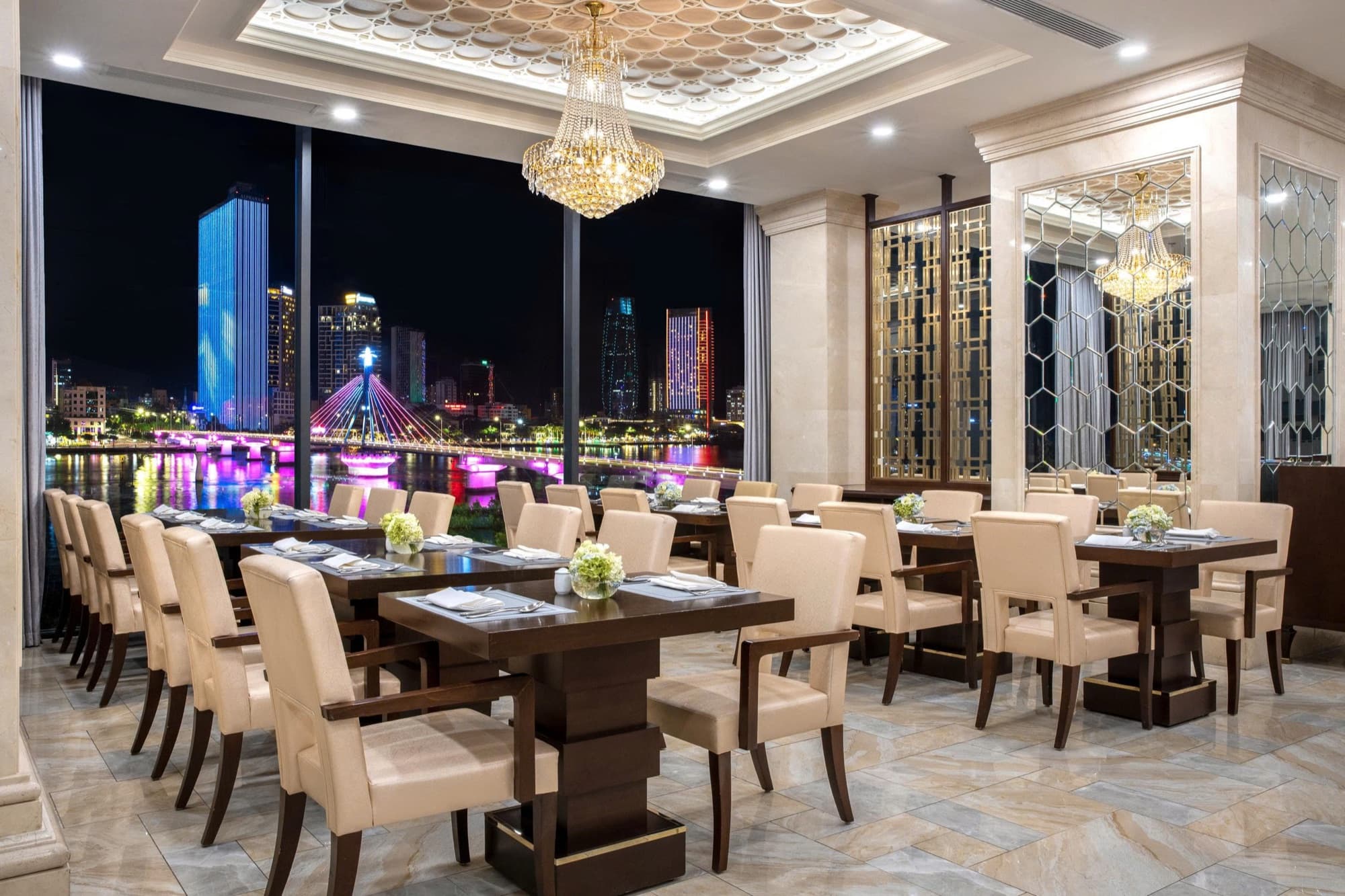 Meliá Vinpearl Danang Riverfront, lưu trú ở Đà Nẵng
