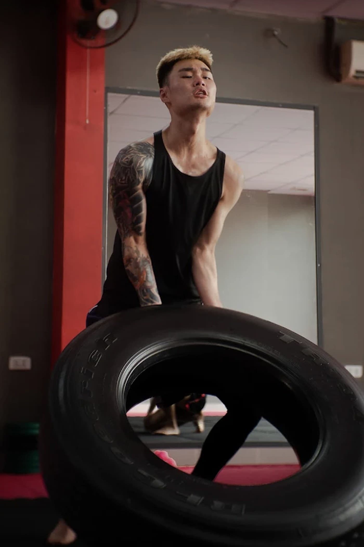 MMA Gym Đà Nẵng, flipping the tyre