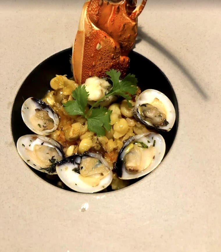 Nén Danang Vietnamese seafood course