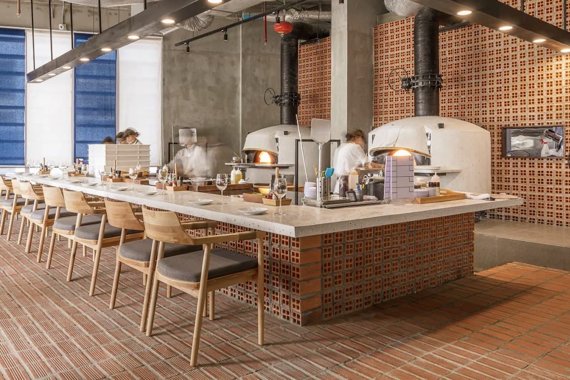 Pizza 4P's open kitchen and wood-fired ovens