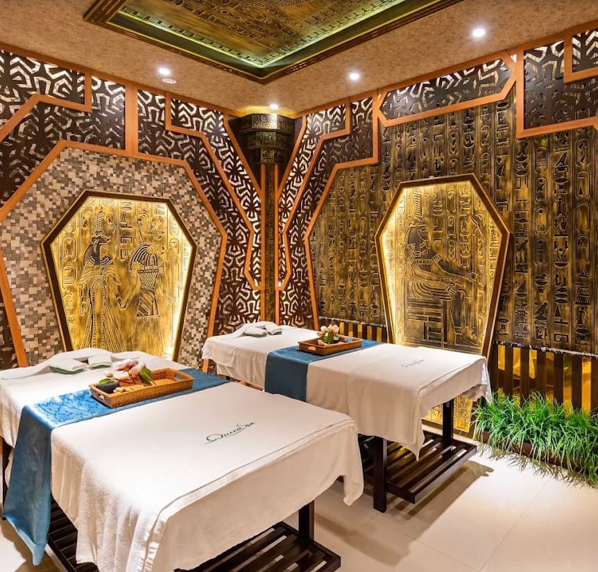 Queen Spa, the Egyptian room with two beds