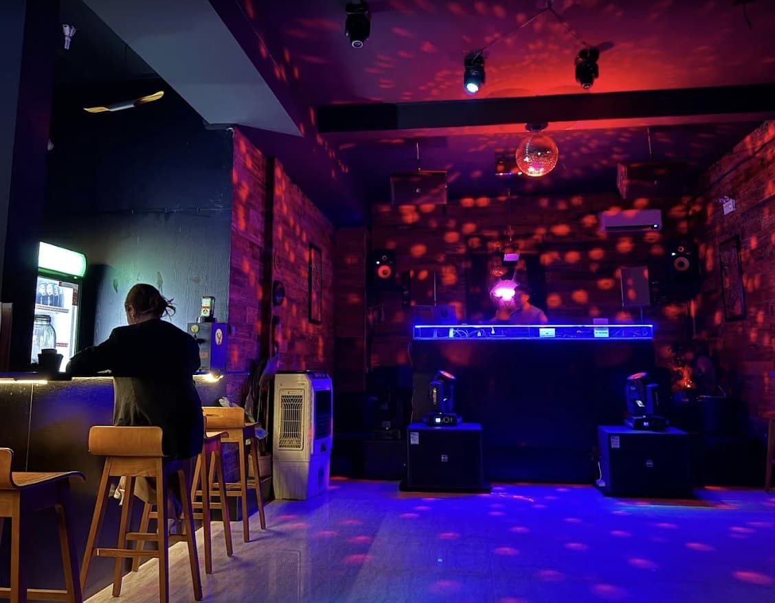 SAGA, Bar tầng hầm, Đà Nẵng